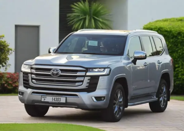 Rent Toyota Land Cruiser 300 VXR 2023